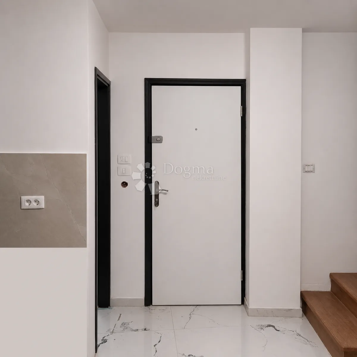 investicija u centru žminja: 3 stana, renovirano, u najmu! - slika 2
