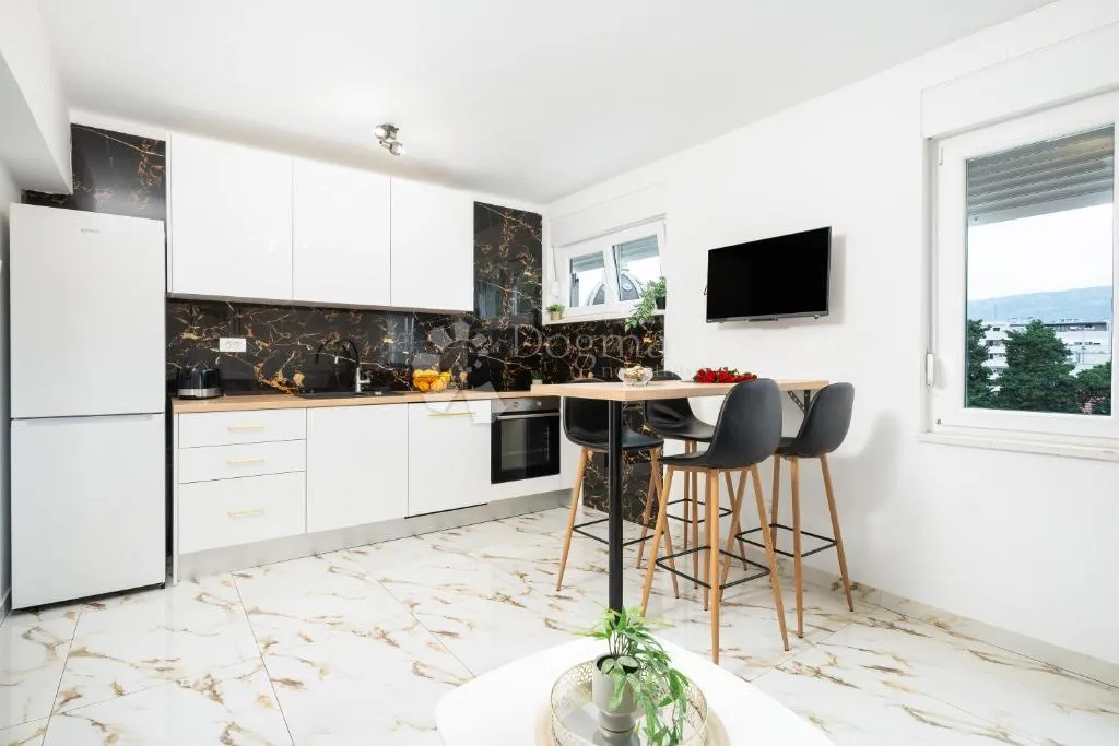 luksuzni 2-sobni stan s terasom u centru splita,75 m² - slika 3