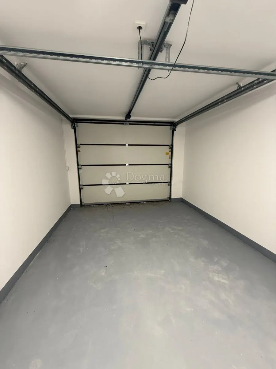 luksuzan dvoetazni penthouse s liftom u velikoj gorici - slika 21