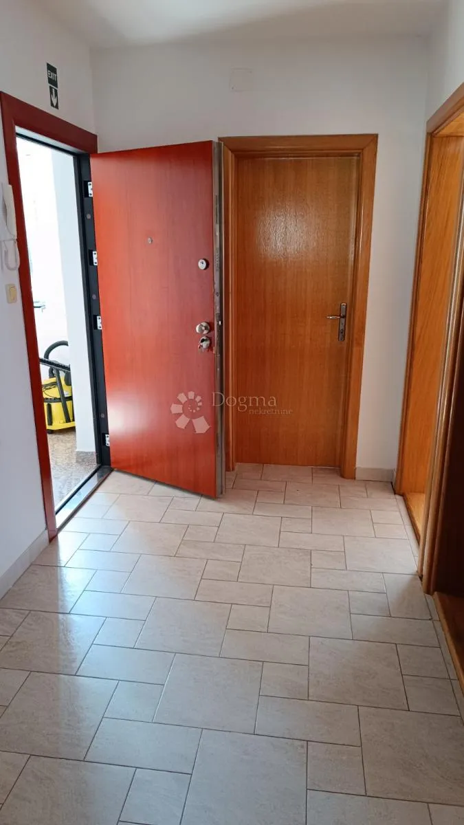 malinska, 61 m2 2s+db, balkon, parking - slika 10