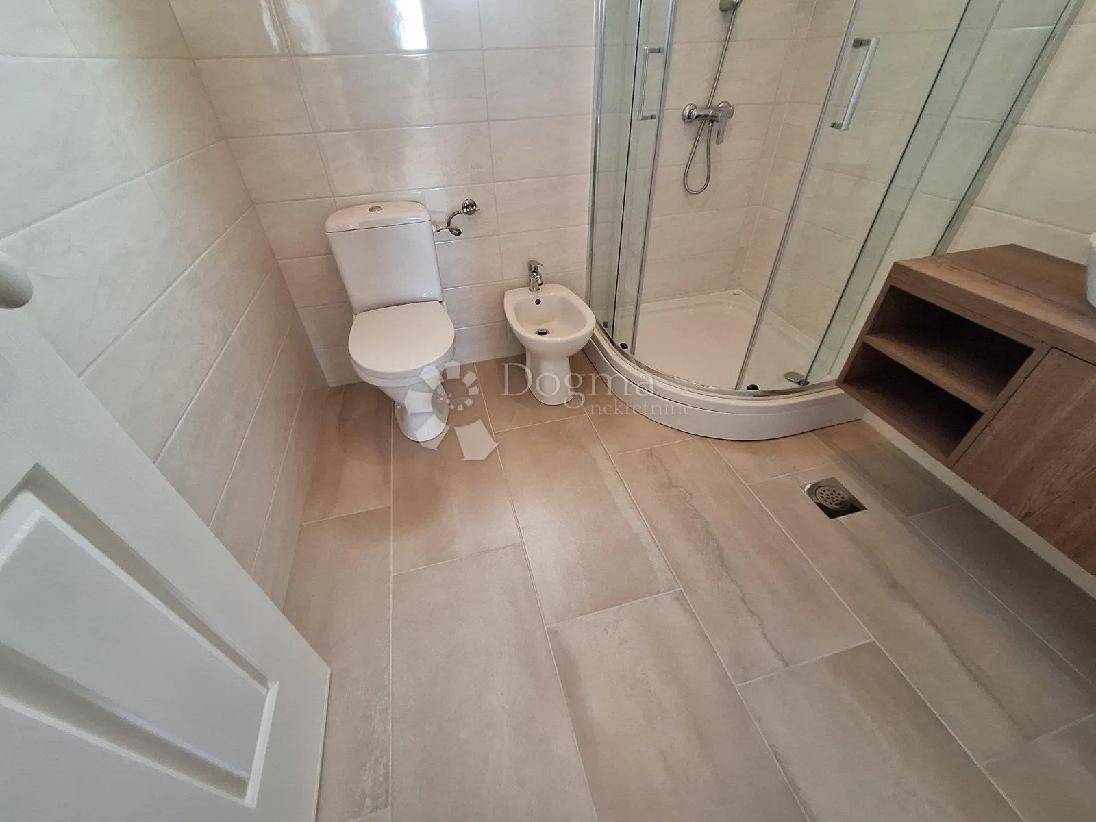 novogradnja sa 2 apartmana i pogledom na more - slika 5