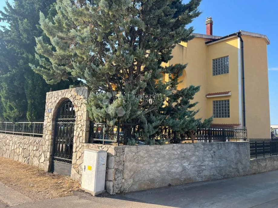 primošten, prekrasan apartman na moru - slika 14