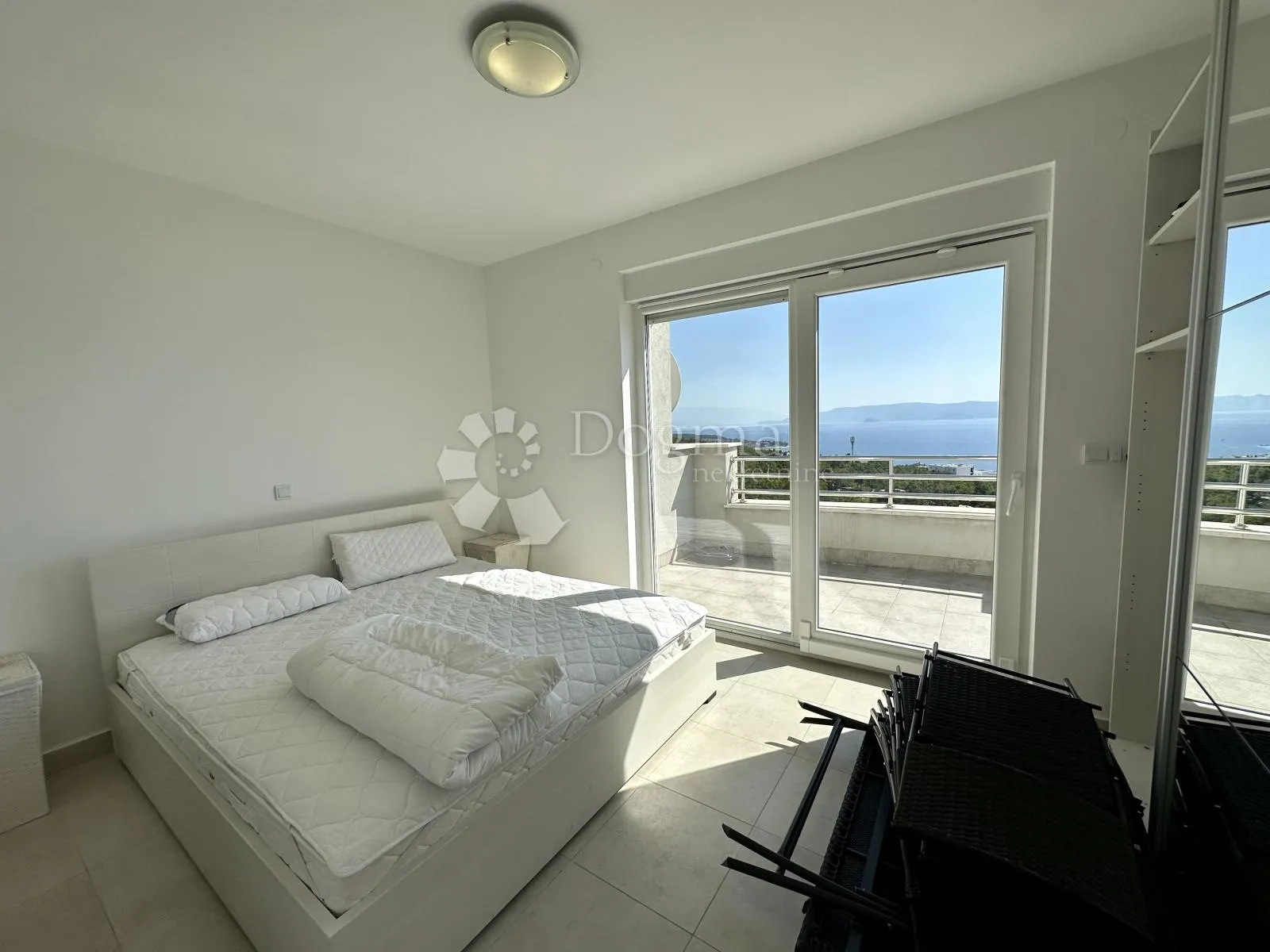 prilika! penthouse sa panormaskim pogledom i bazenom crikvenica - slika 8