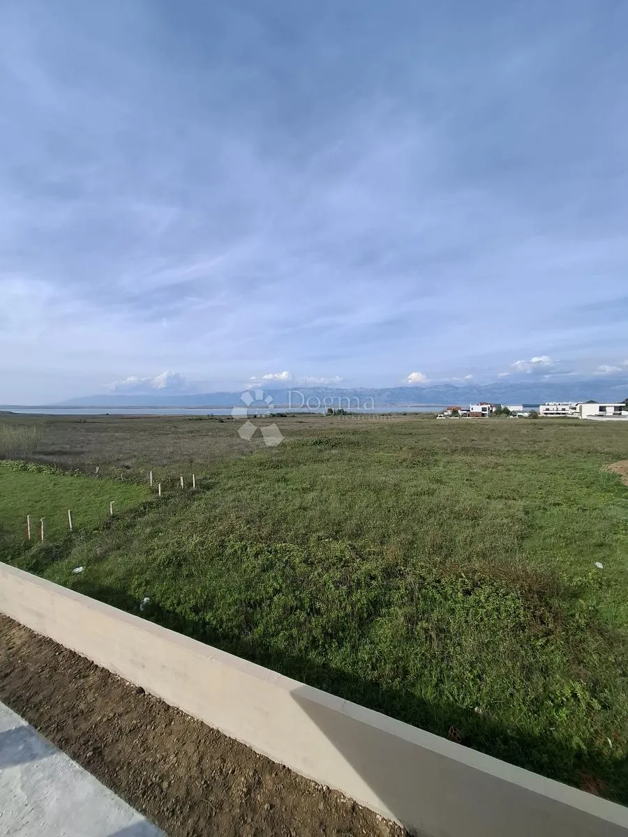 visoki roh-bau sa bazenom i pogledom na more - slika 9