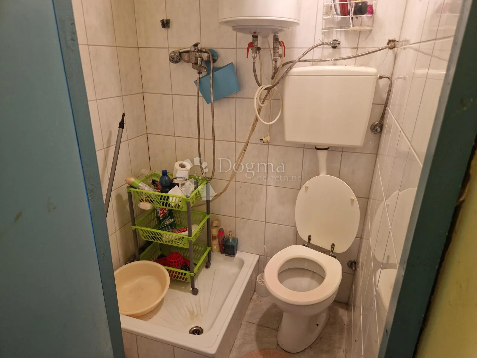 dvije drvene kućice na cca 15.000 m² zemljišta s pogledom na veliki tabor - slika 6