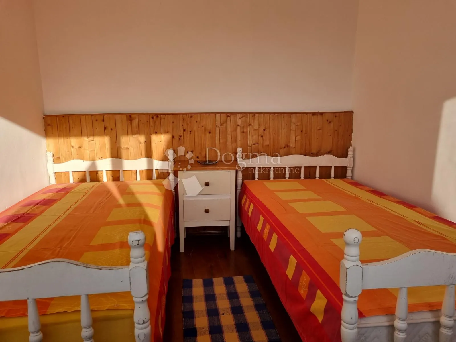 zgrada...poslovna prilika za hostel - slika 21