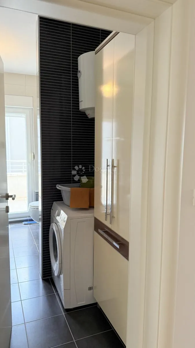 penthouse u baškoj vodi – dvoetažni, kompletno namješten - slika 16