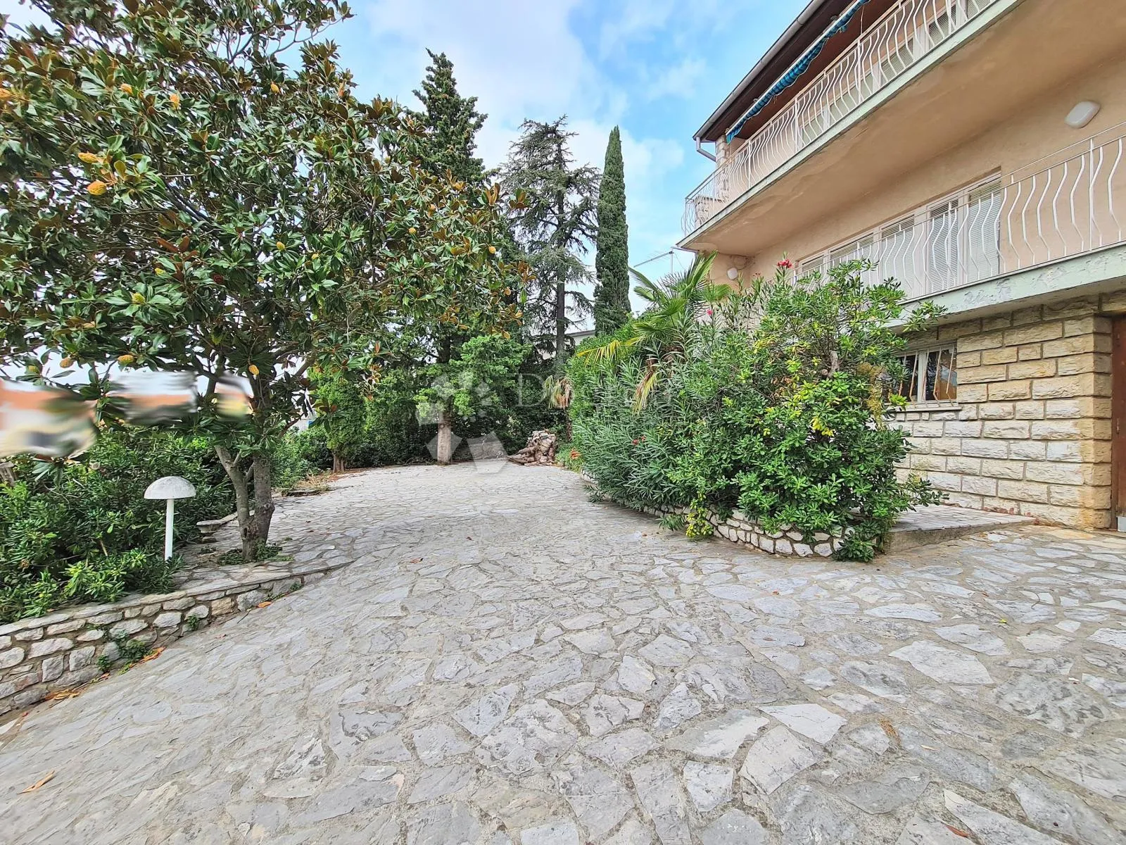 selce kuća na odličnoj lokaciji - slika 5