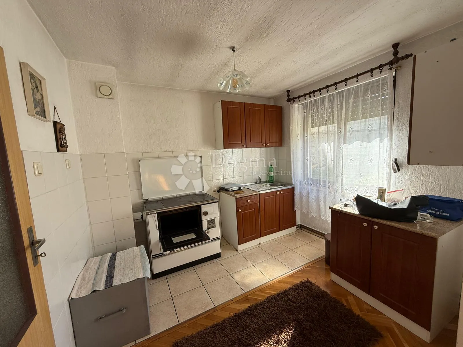 dvije kuće sa gospodarskim objektom na atraktivnoj lokaciji - gospić centar - slika 35