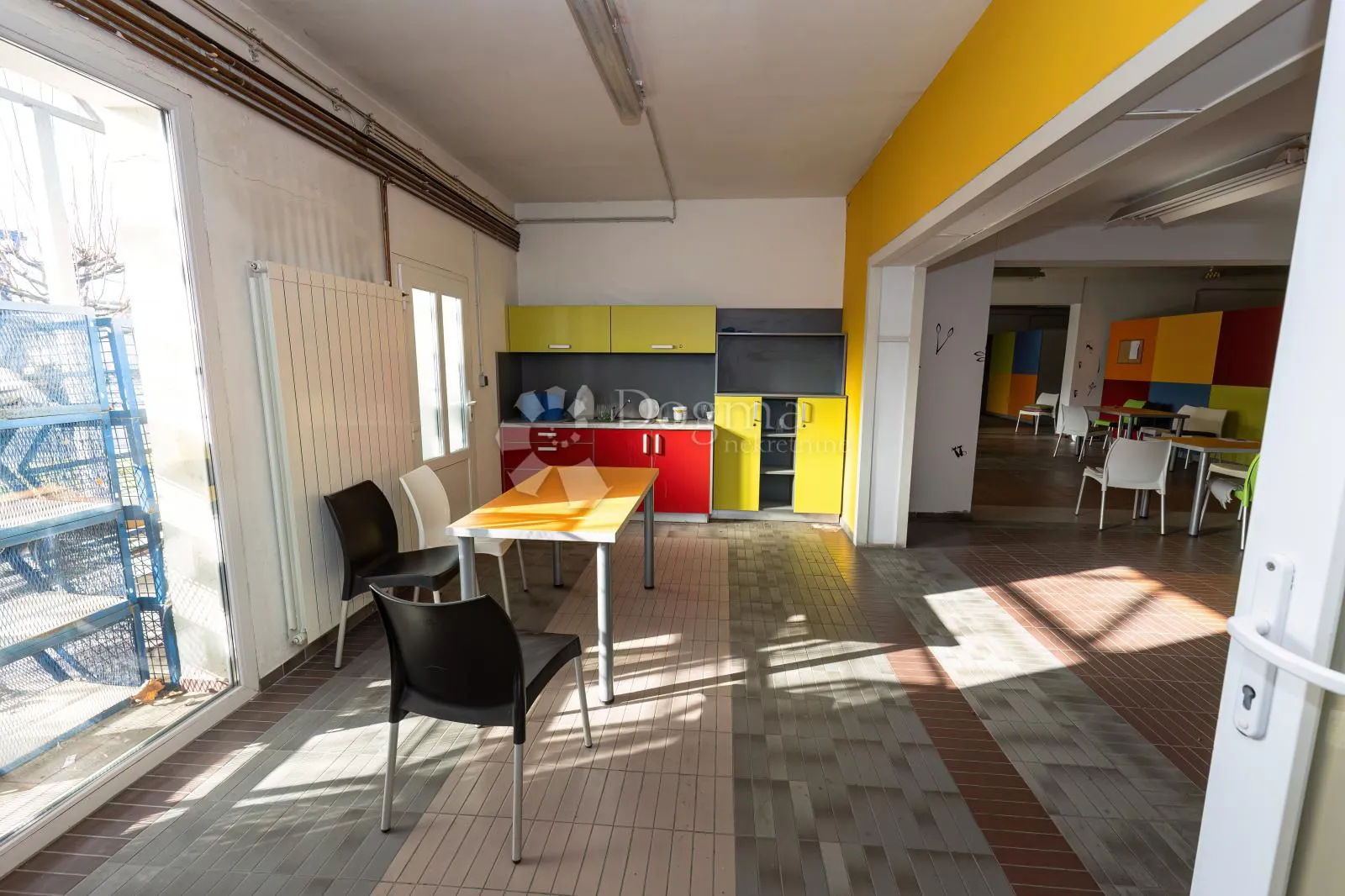 prodaje se poslovna zgrada – 1572 m² + dvorište 1236 m² - slika 15