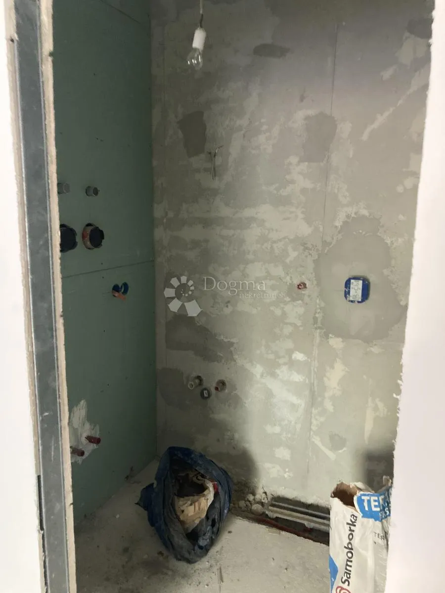 prilika - apartmanska kuća u pirovcu, 1. red do mora - slika 31