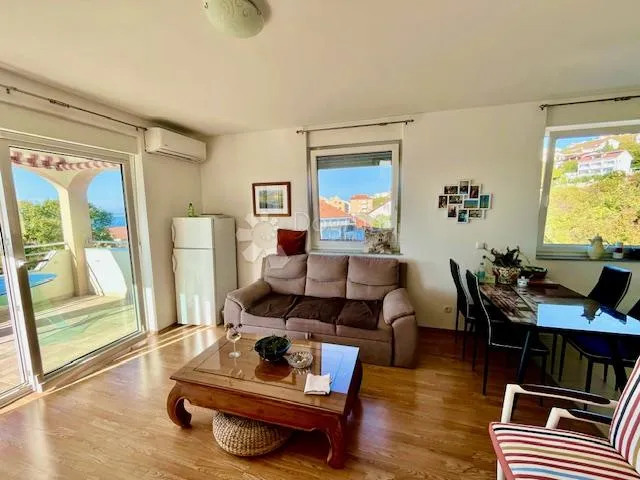 ekskluzivno samo u dogmi!crikvenica,stan 70m2 sa terasom i pogledom na more - slika 2