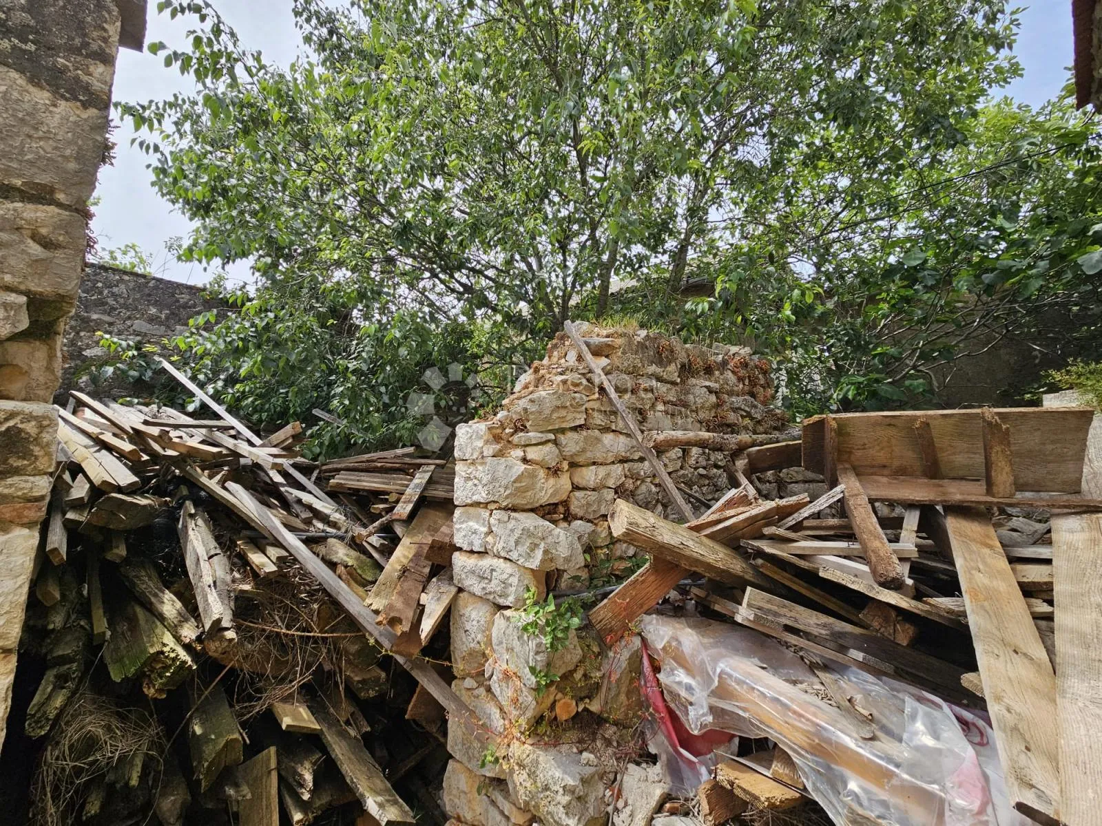 kamena kuća za adaptaciju, ugljan - slika 13