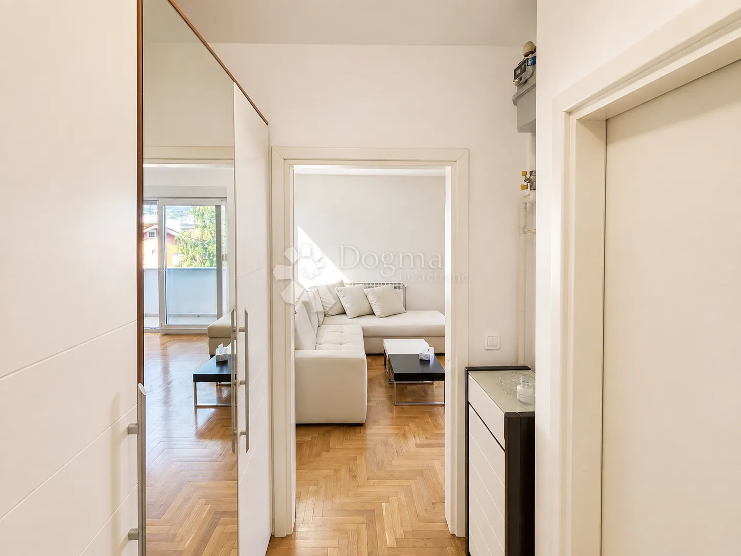 stan bez ulaganja + parking, balkon i spremište - slika 6