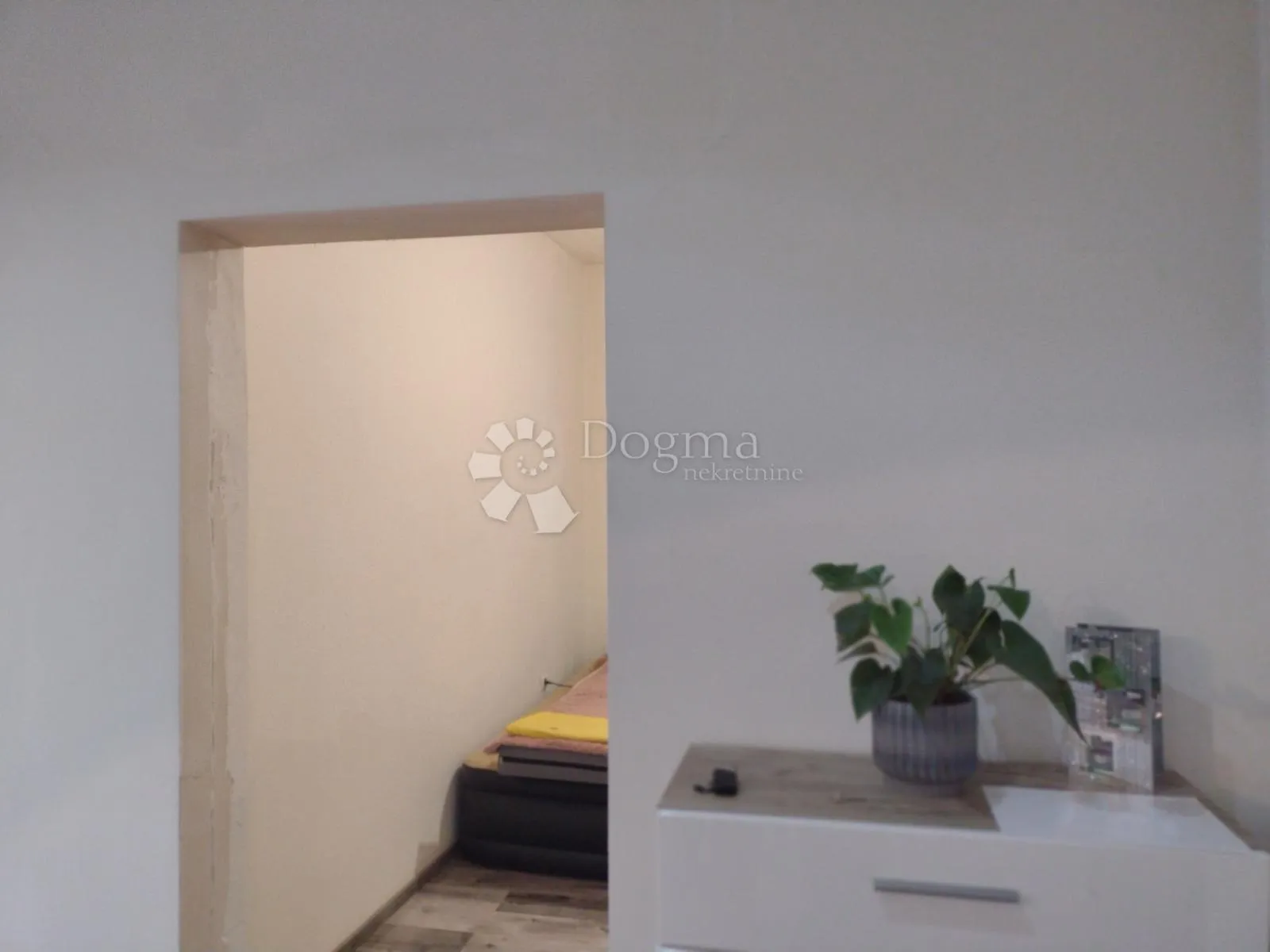 uredna kuća s 2 stana, dostupno na kredit - slika 8