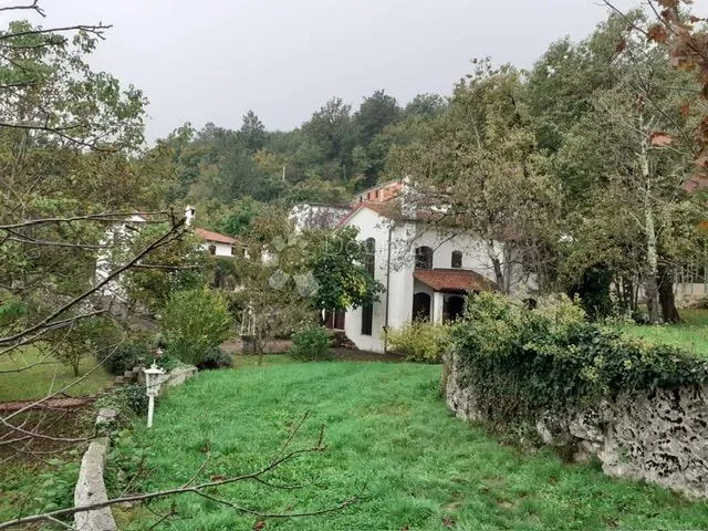 autentično pitoreskno selo sa 6 kuca iznad opatije - slika 11