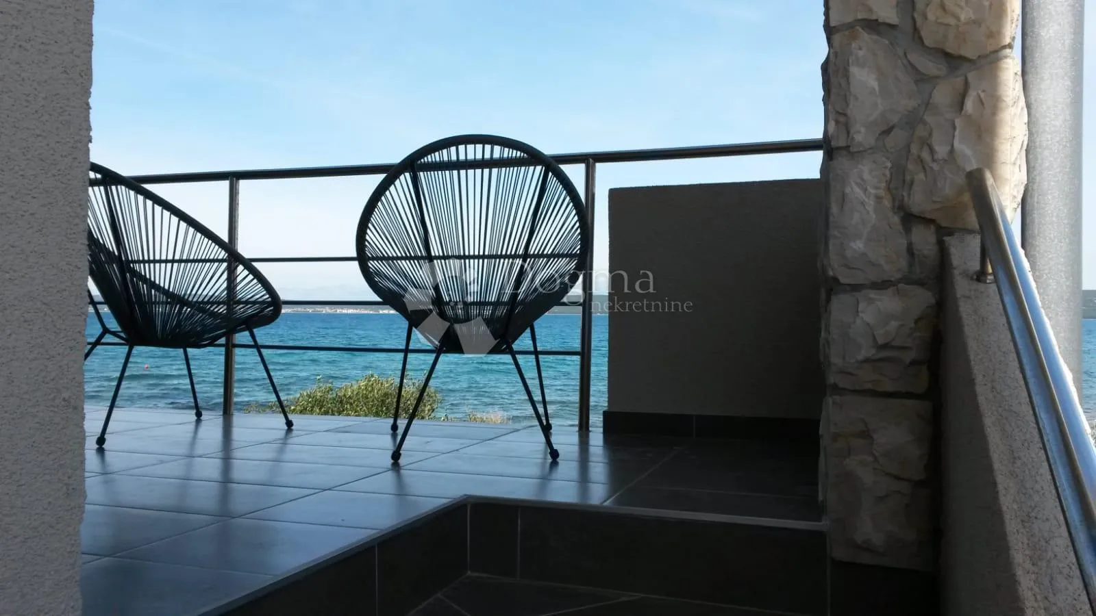 otok pašman, kuća sa 2 odvojena apartmana, 1.red do mora - slika 15