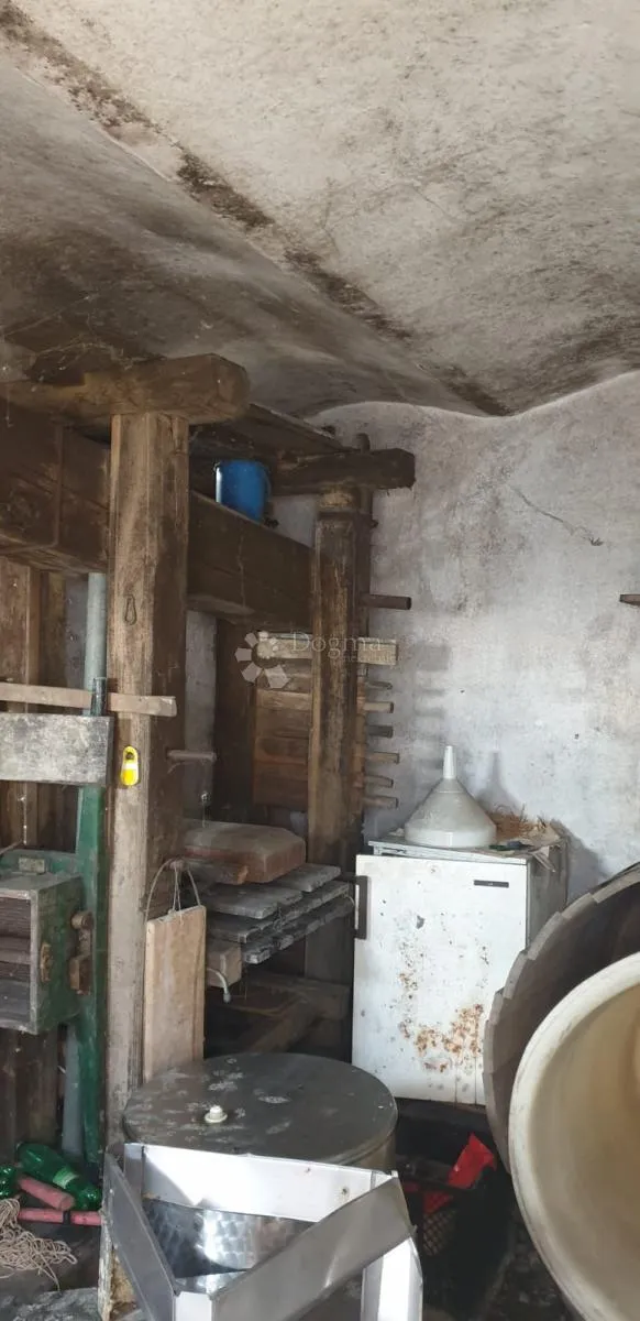 kljet sa zemljištem 1.640m² svega 7 minuta od centra pregrade! - slika 4