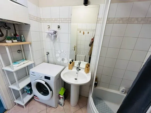 moderan studio apartman u centru - slika 8