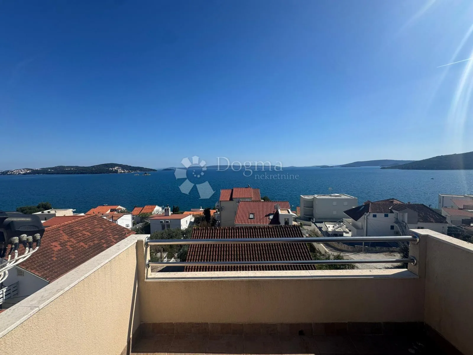 prostrana kuća u segetu s pogledom na more - slika 26