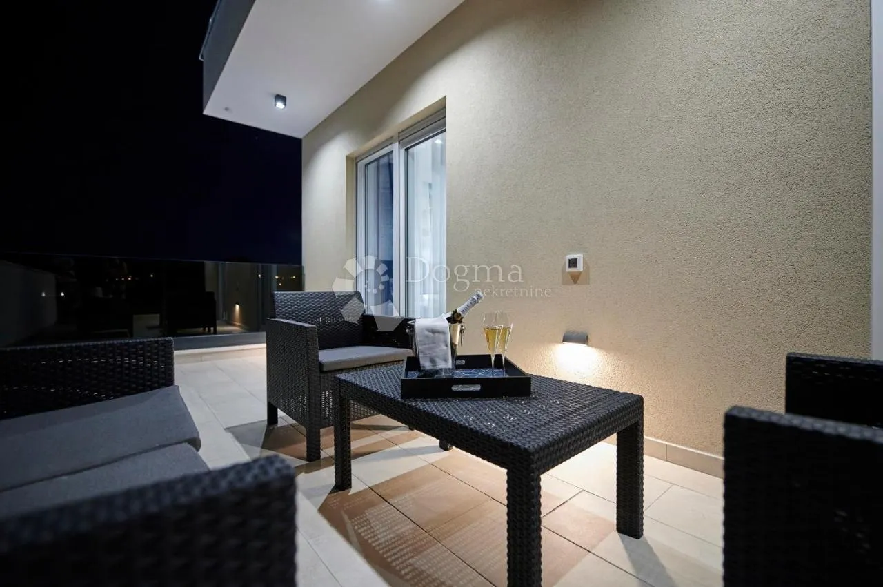 kaštel novi- luksuzna villa s bazenom - slika 20