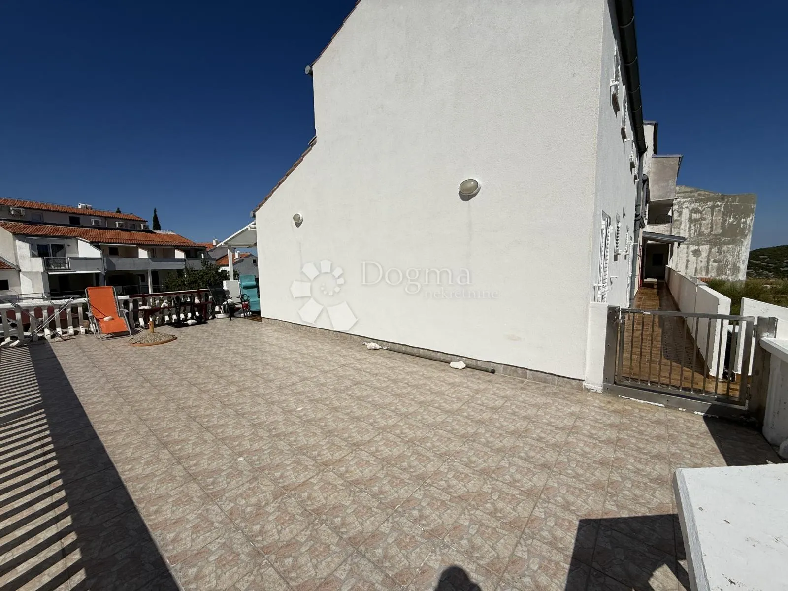 apartman dvoetažni stinica velika terasa pogled more - slika 23