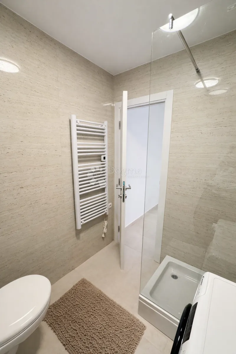 stan 690 € – sve uključeno (režije + internet) - slika 6