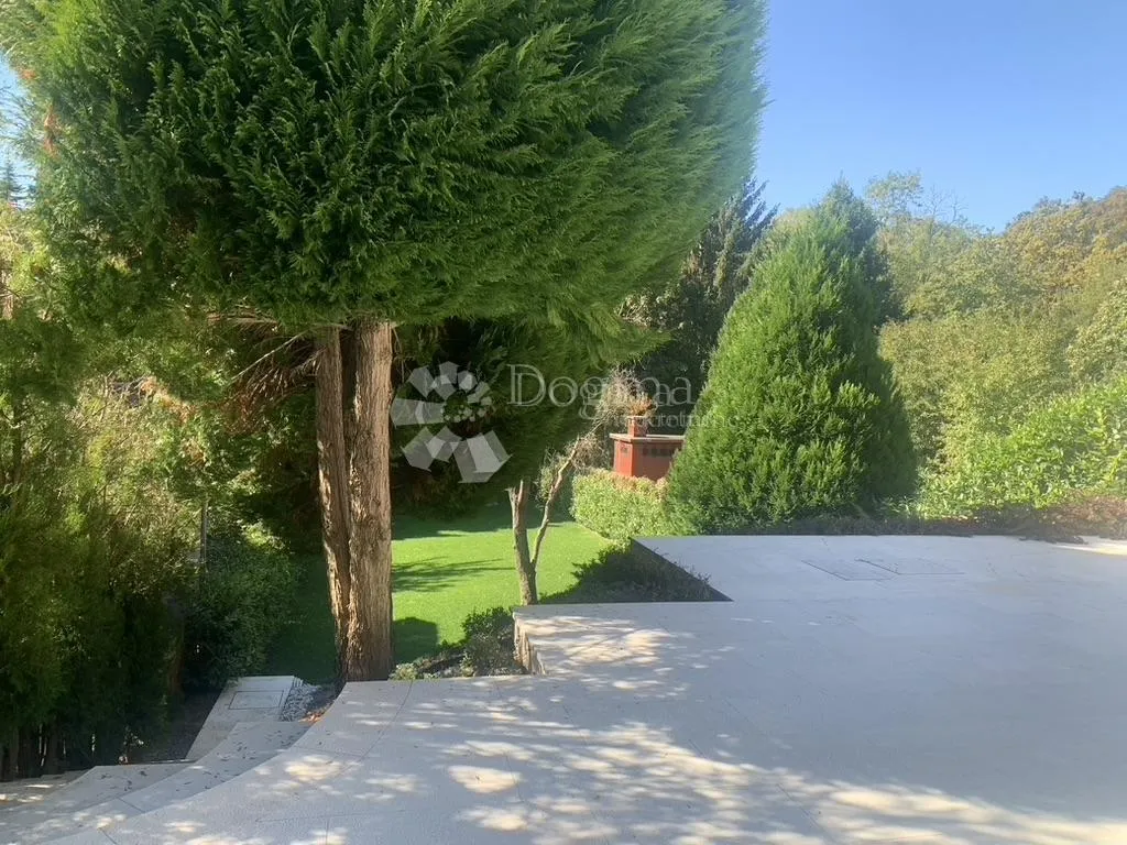 villa s bazenom na pantovčaku - slika 3
