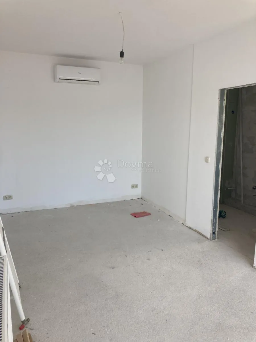 prilika - apartmanska kuća u pirovcu, 1. red do mora - slika 54