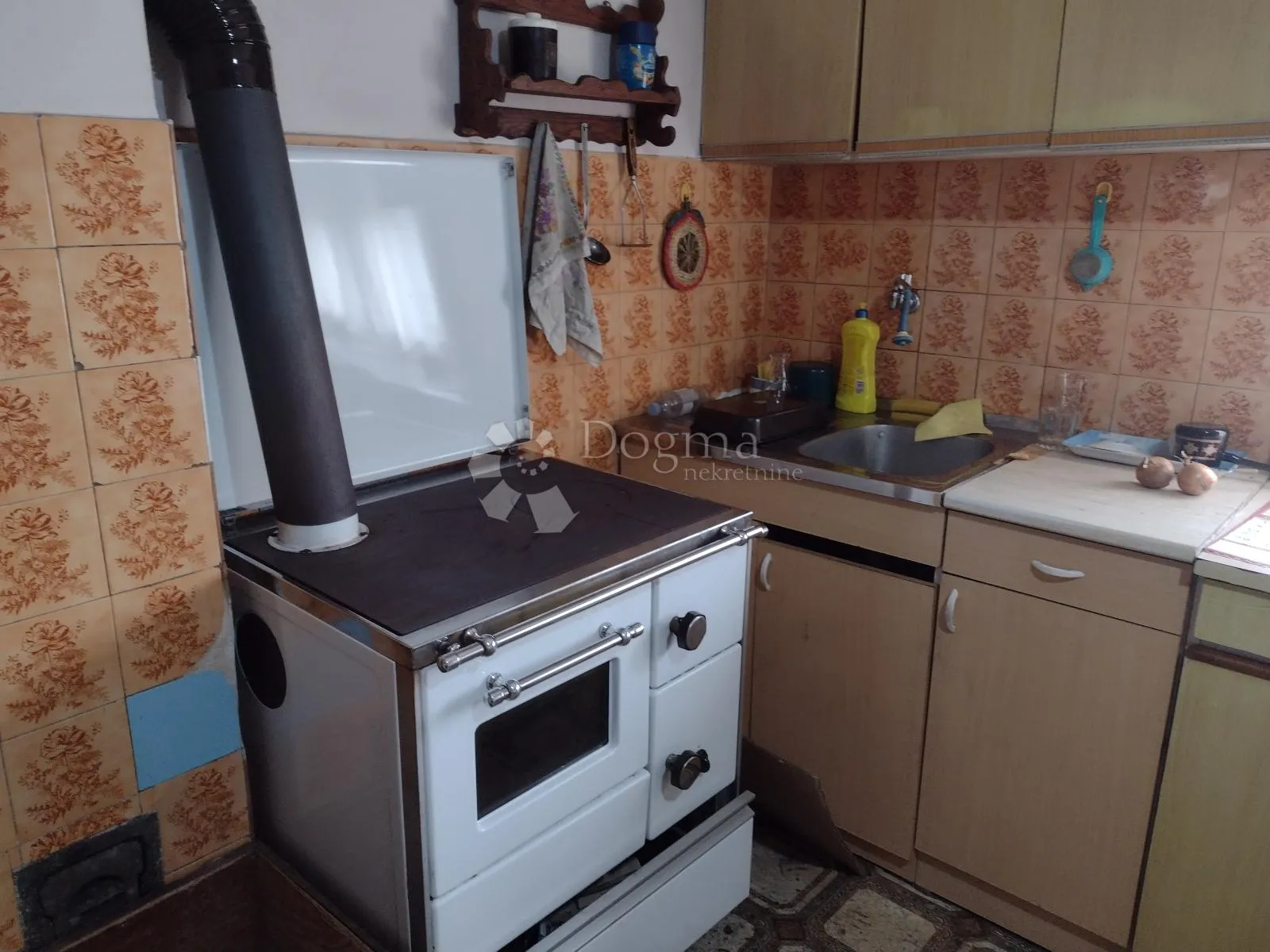 kuća s pogledom na petrovu goru i besplatnim vodovodom - slika 8