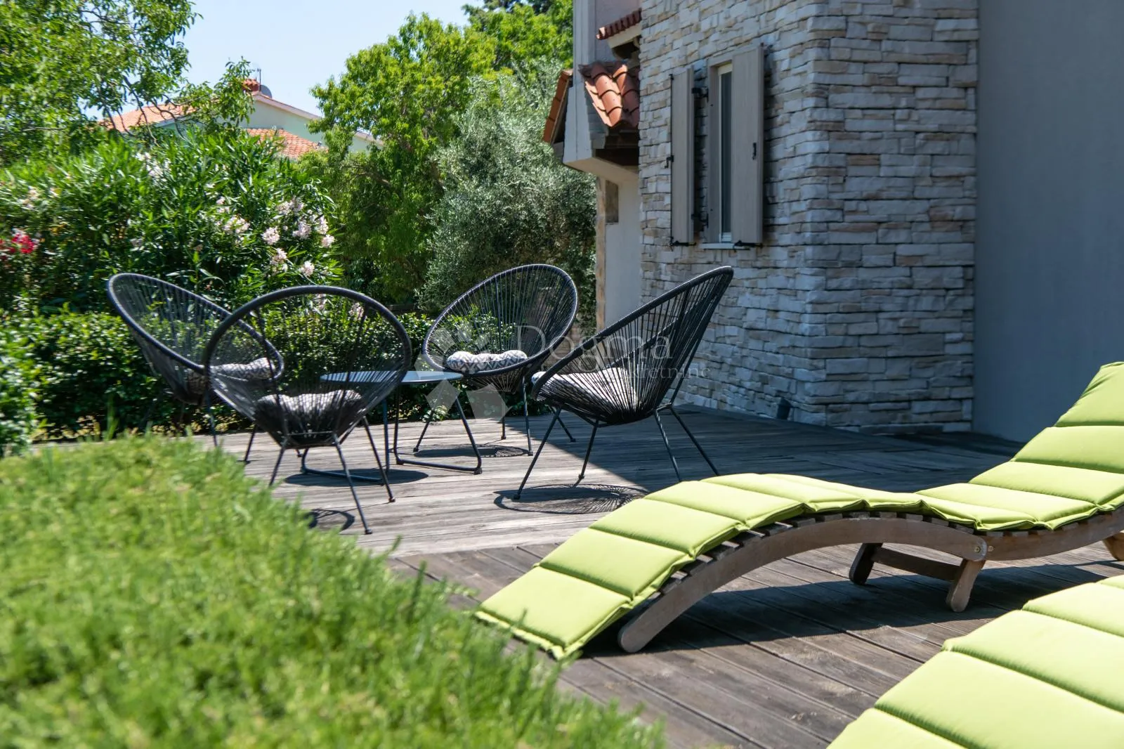 prostrana vila, veliki vrt, bazen i kućica - slika 27
