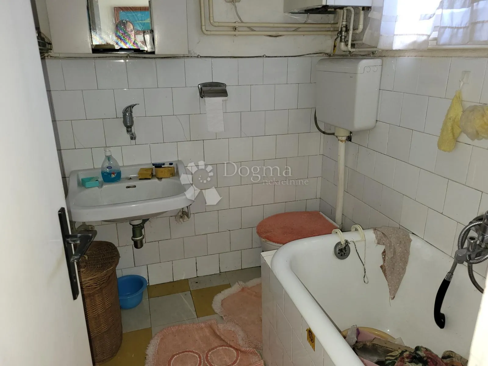 etaža sa garažom i dvorištem blizu mora - slika 9