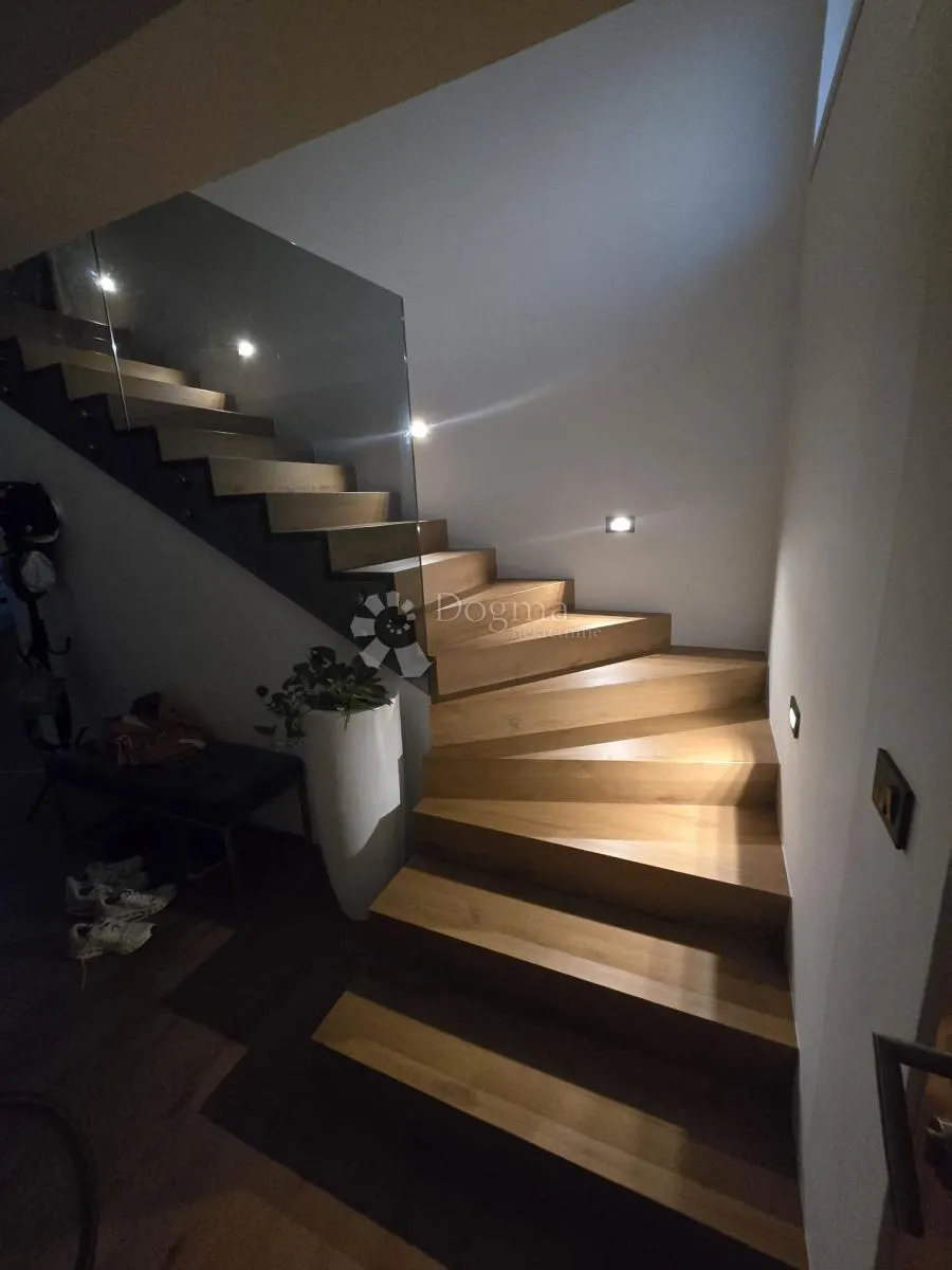 vila sa bazenom koja ostavlja bez daha! - slika 26