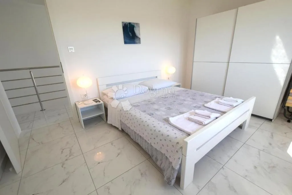 vila s bazenom kuća - slika 13