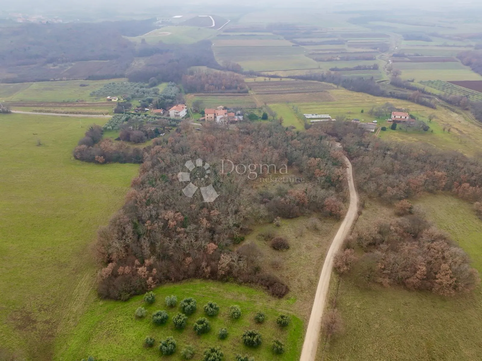 građevinsko zemljište 414m2 + poljoprivredno 1725m2 , u komadu - slika 6