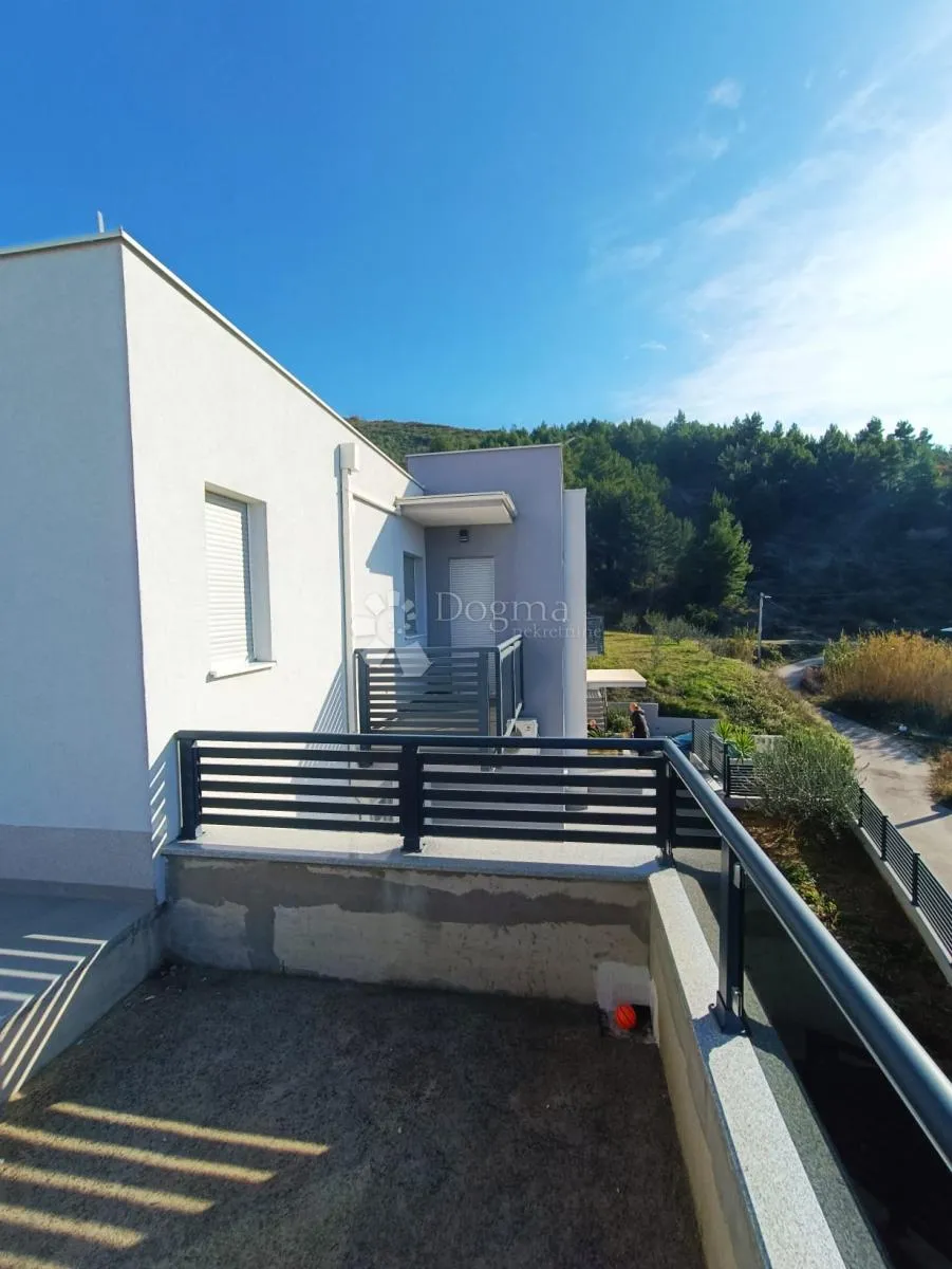 novoizgrađena kuća, gornja podstrana - slika 31