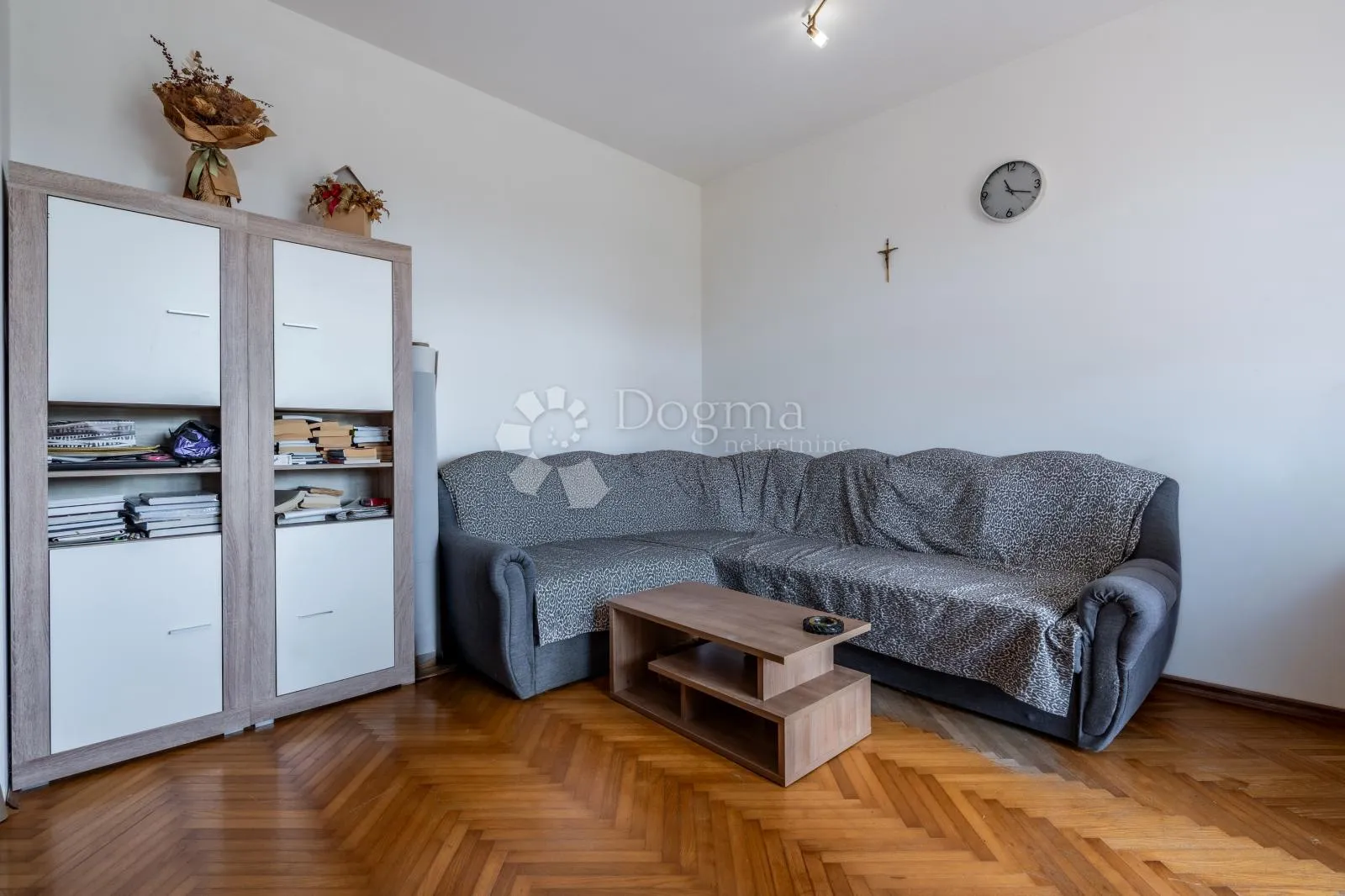 grad krk – elegantan apartman s privatnim vrtom, dvije terase i parkirnim mjestom - slika 3