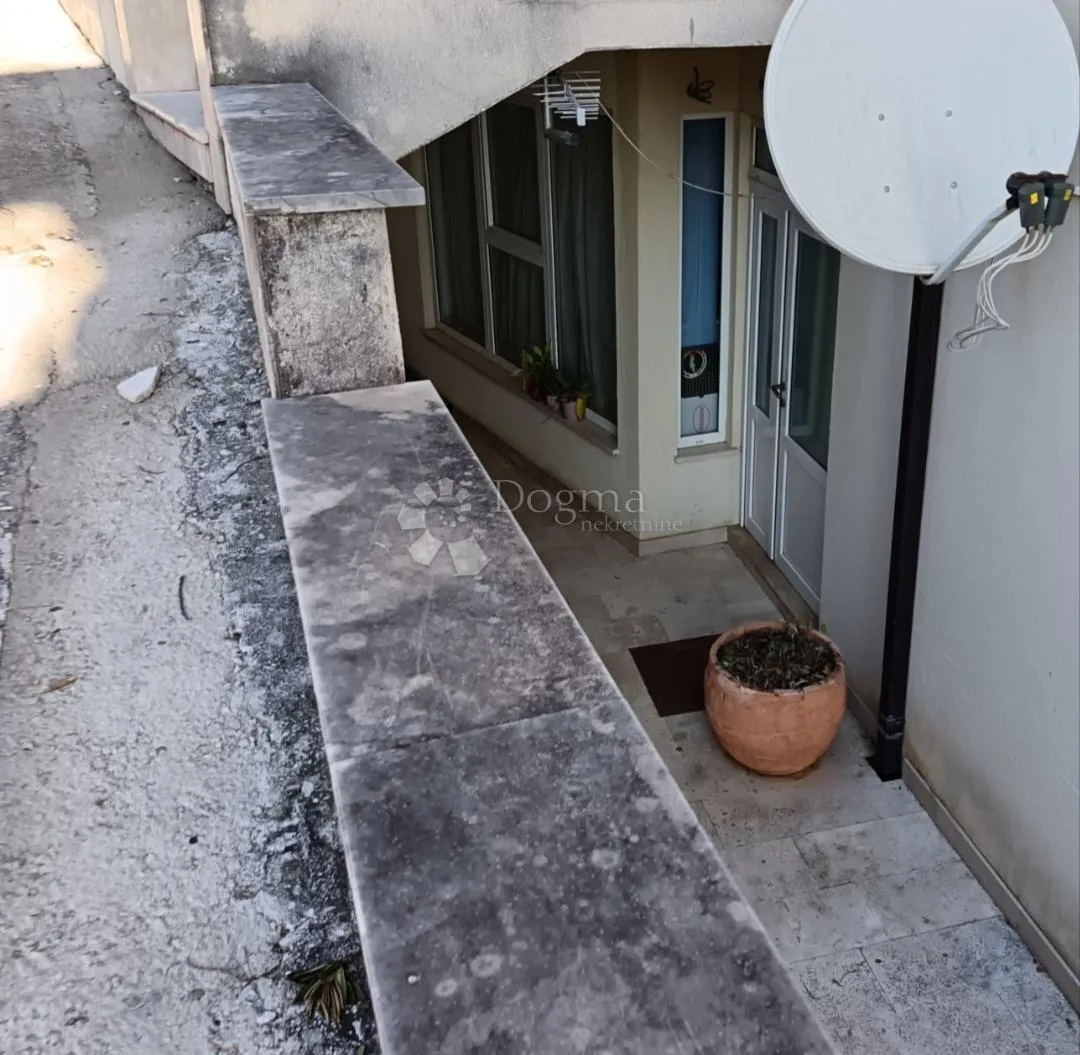 stan u prizemlju, makarska riva - slika 4