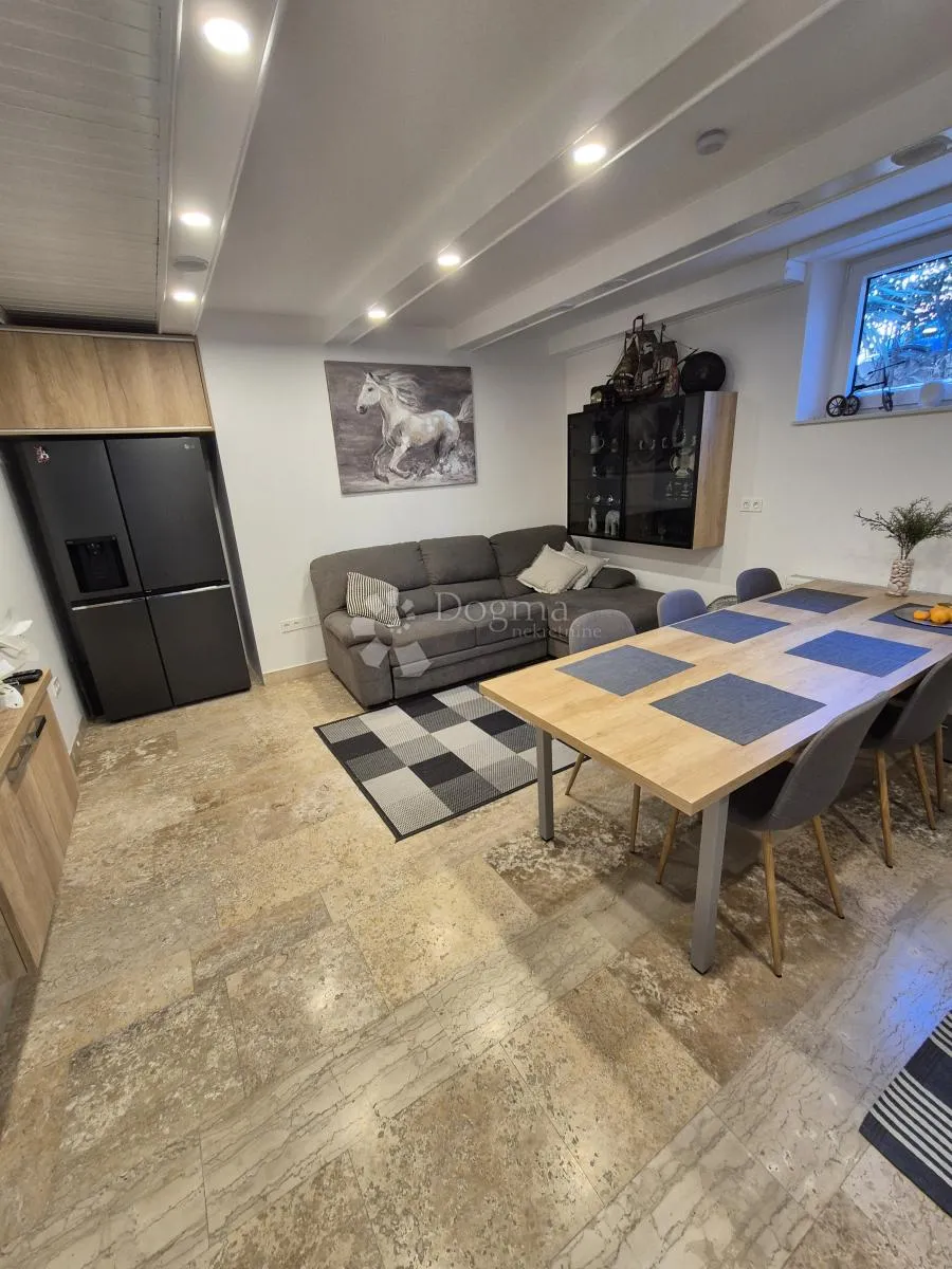 višestanbena kuća s 11 apartmana - slika 23