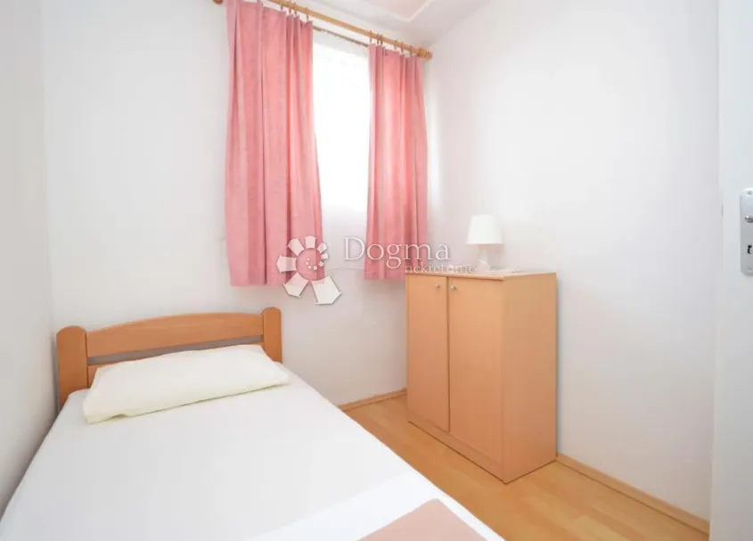 kuća sa apartmanima i bazenom u blizini fažane čeka na vas! - slika 11