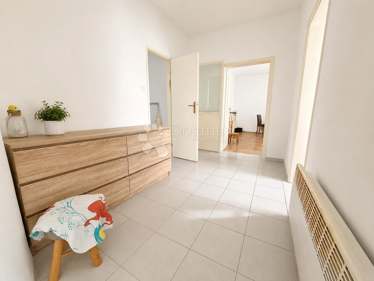 prilika (2650e/m2), stan kustošija, 57+18m2, 3 parking mjesta - slika 6