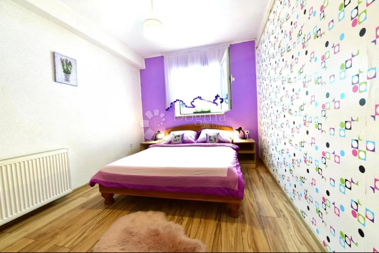 imanje kuće pomoćni objekti i zemlja 10000 m2 - slika 25