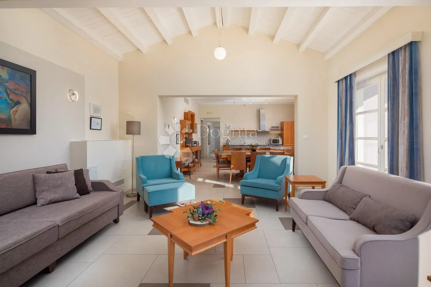 otmjena villa sa bazenom na lijepoj lokaciji - slika 14