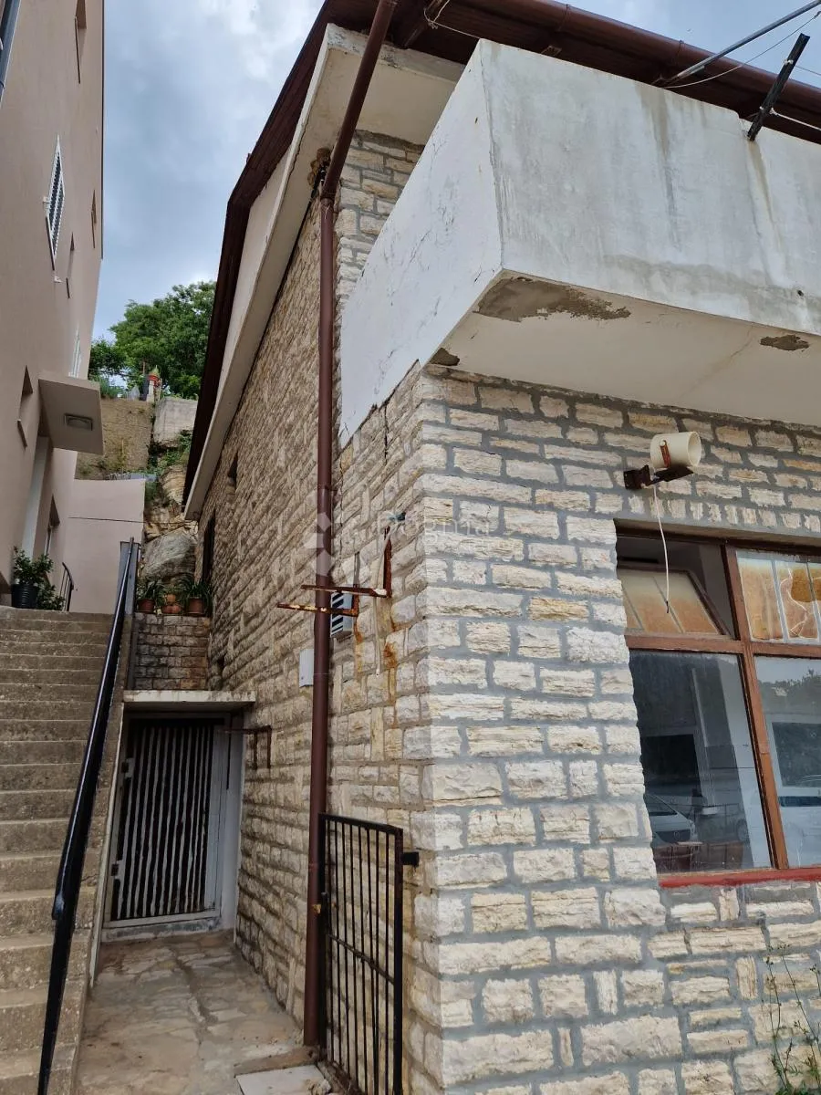kuća sa poslovnim prostorom- prvi red uz more - slika 12