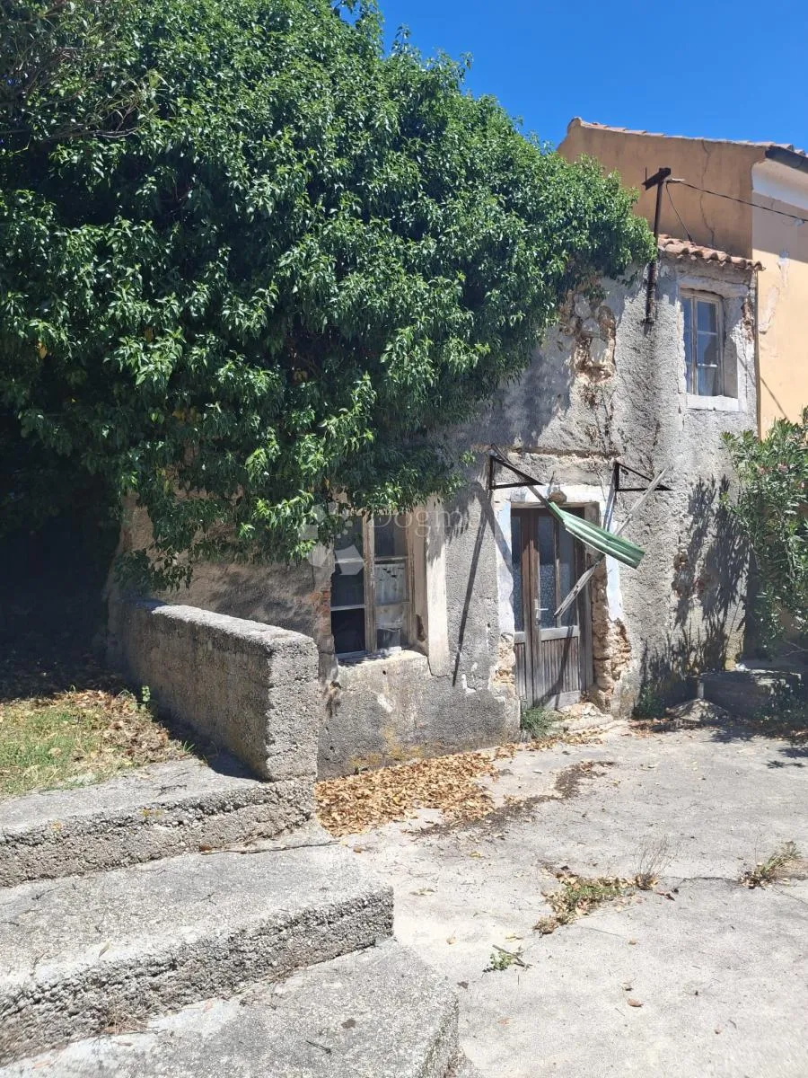 starina za kompletnu adaptaciju. odlična pozicija i pogled na more! - slika 5