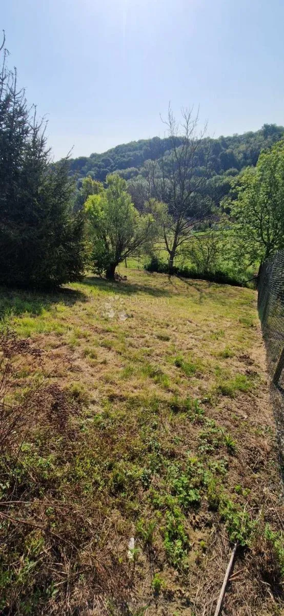 na prodaju zemljište – 712 m² u blizini mađerkinog brega - slika 2
