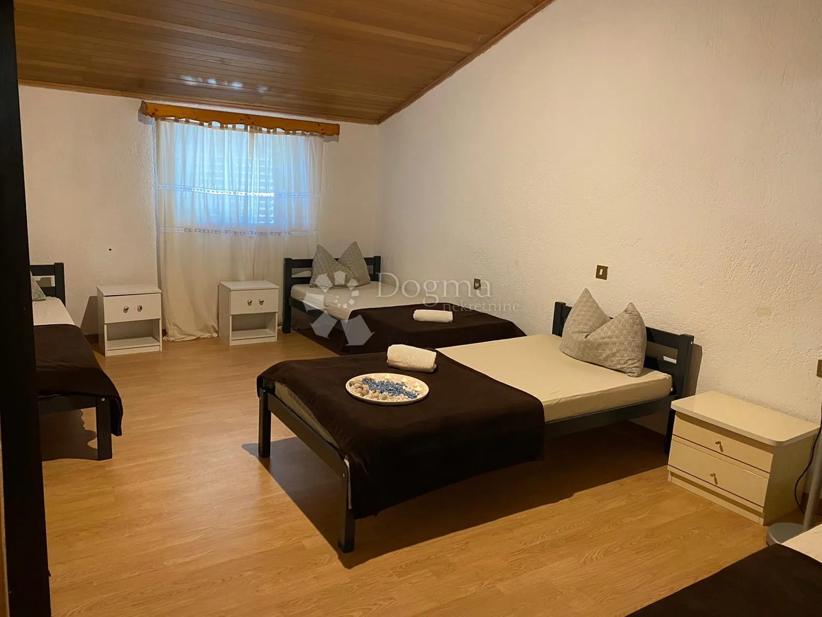 apartmanska kuća na 10-tak km od buzeta! - slika 15