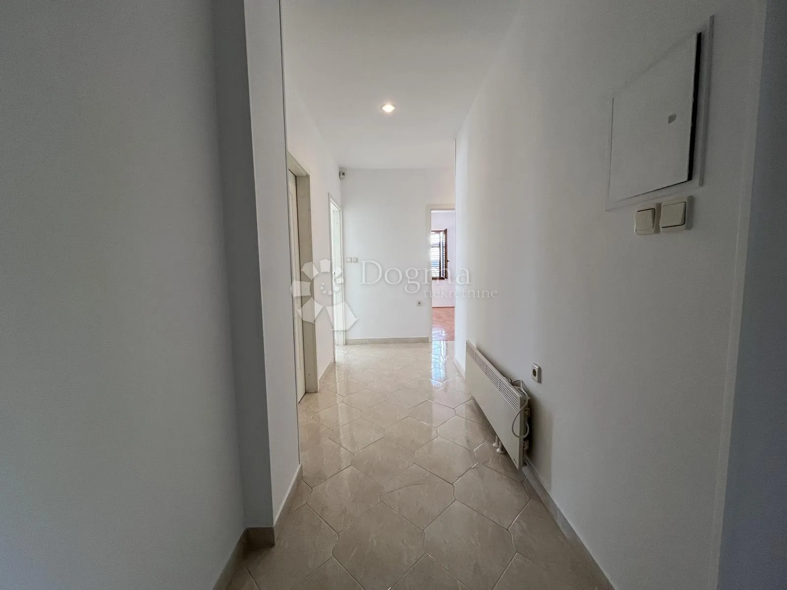 etaža u centru lovrana - slika 21
