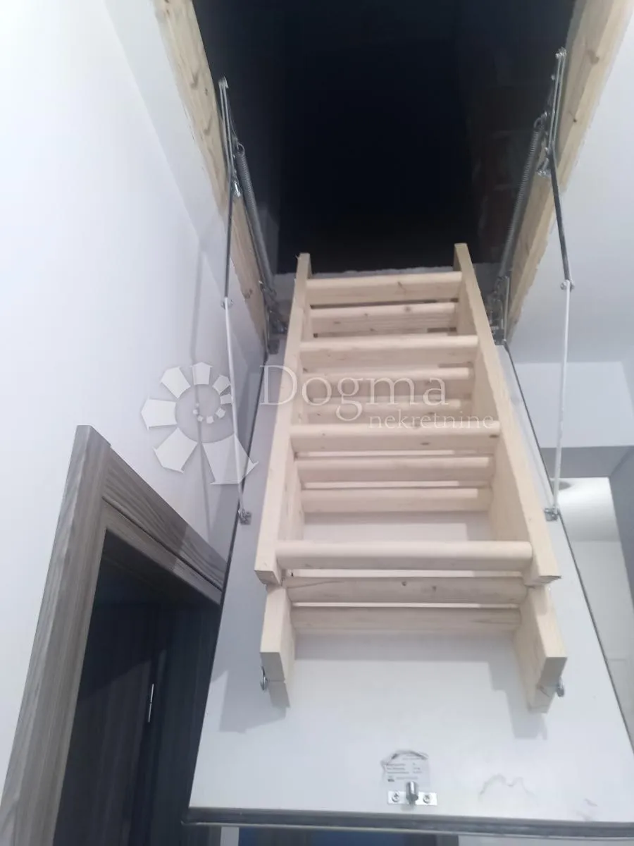 vodice - dvoetažni stan na 1. katu 130 m2 - slika 16