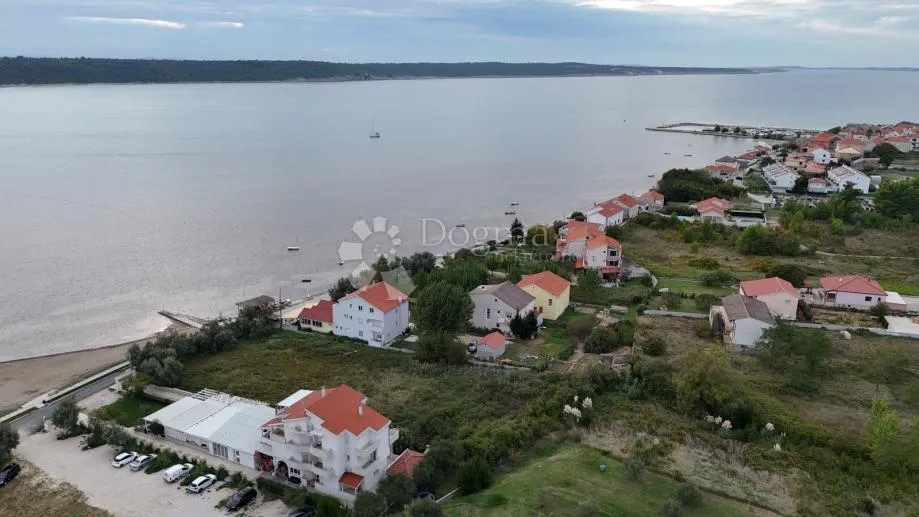 ljubač prvi red: 3034 m² uz pješčanu plažu - slika 3